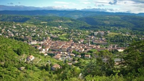 Le domaine de la Jeanne - Village de gîtes aux Vans en Ardèche